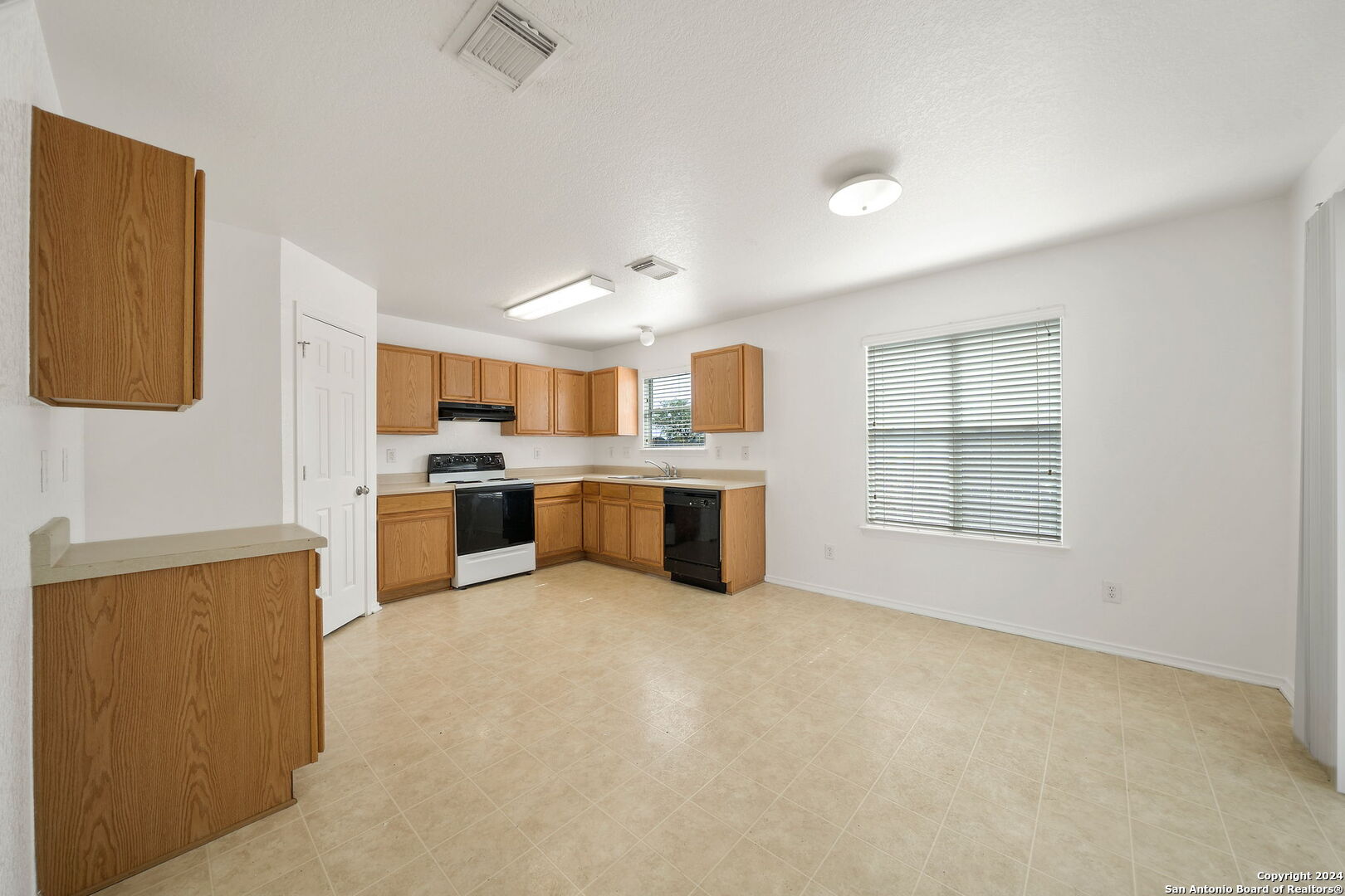 7 Kenrock Ridge San Antonio, TX 78254 - Photo 8 of 19