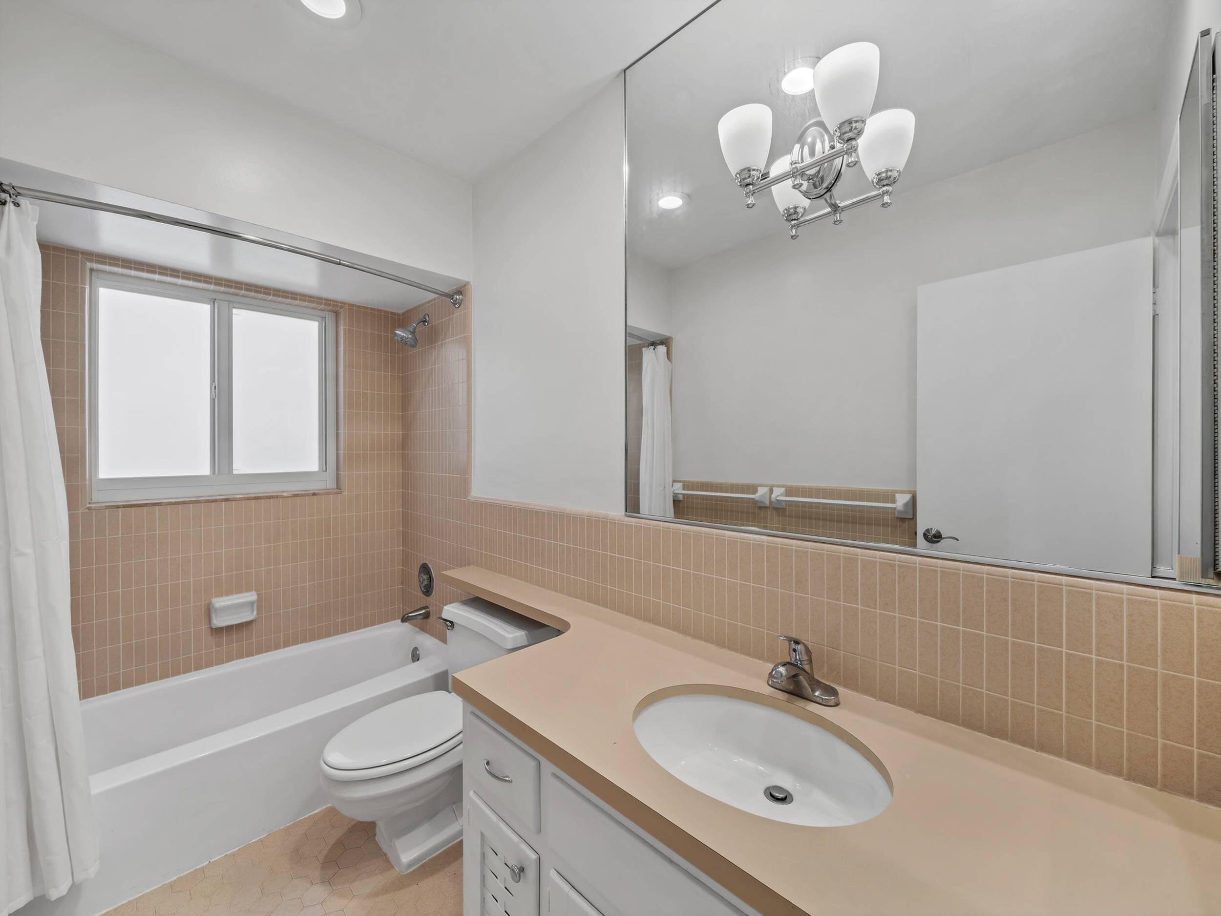 830 Cypress Way Boca Raton, FL 33486 - Photo 16 of 22 Bathroom3