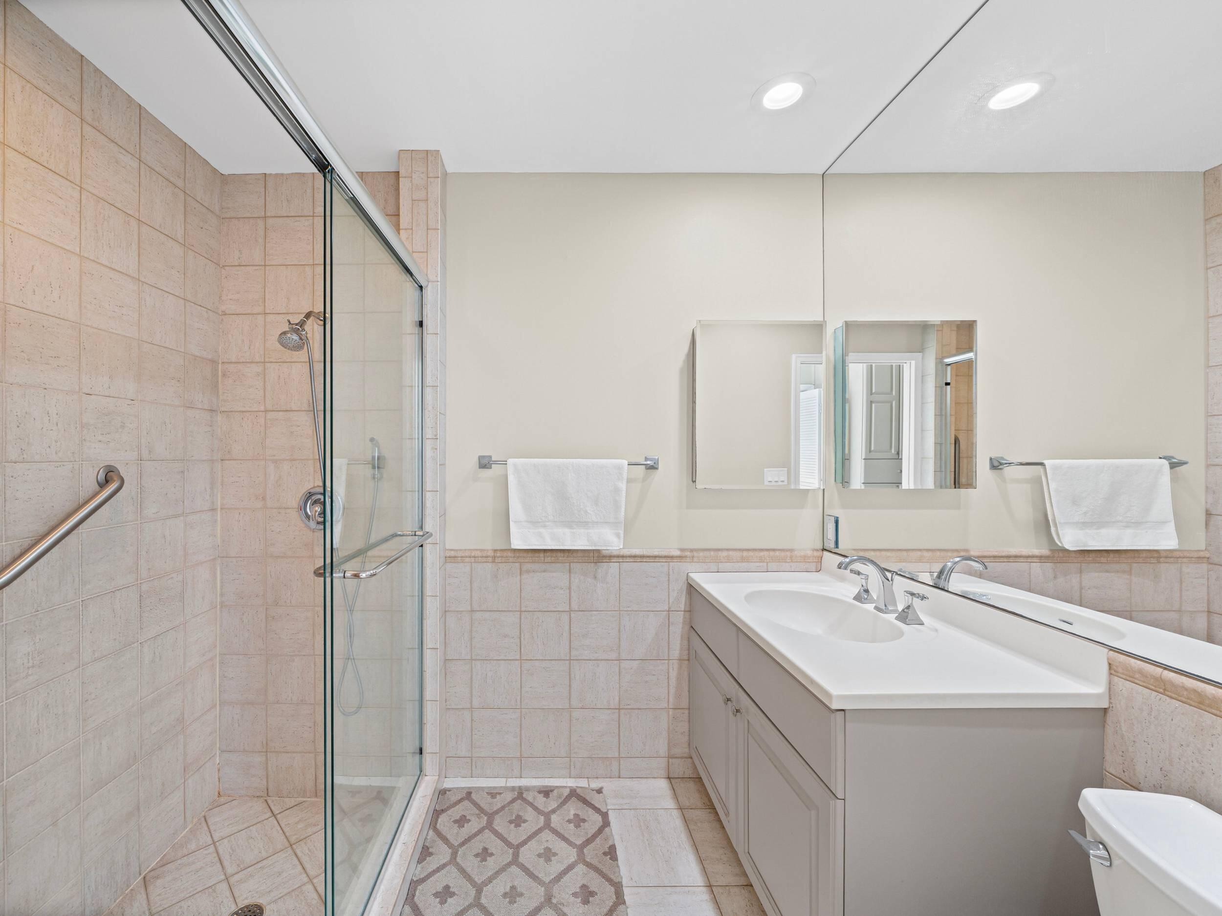 830 Cypress Way Boca Raton, FL 33486 - Photo 17 of 22 Bathroom2