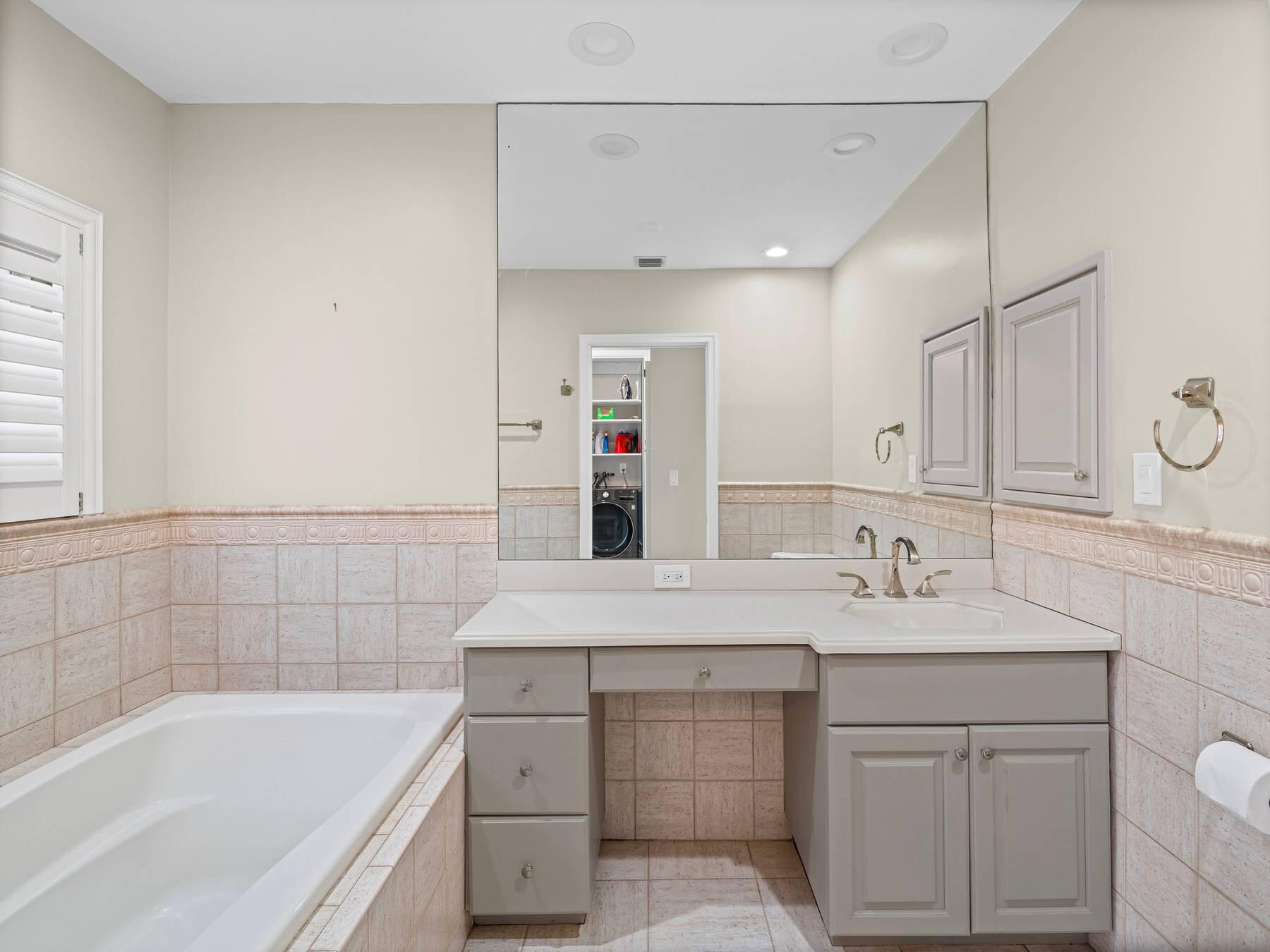 830 Cypress Way Boca Raton, FL 33486 - Photo 19 of 22 Bathroom1-2