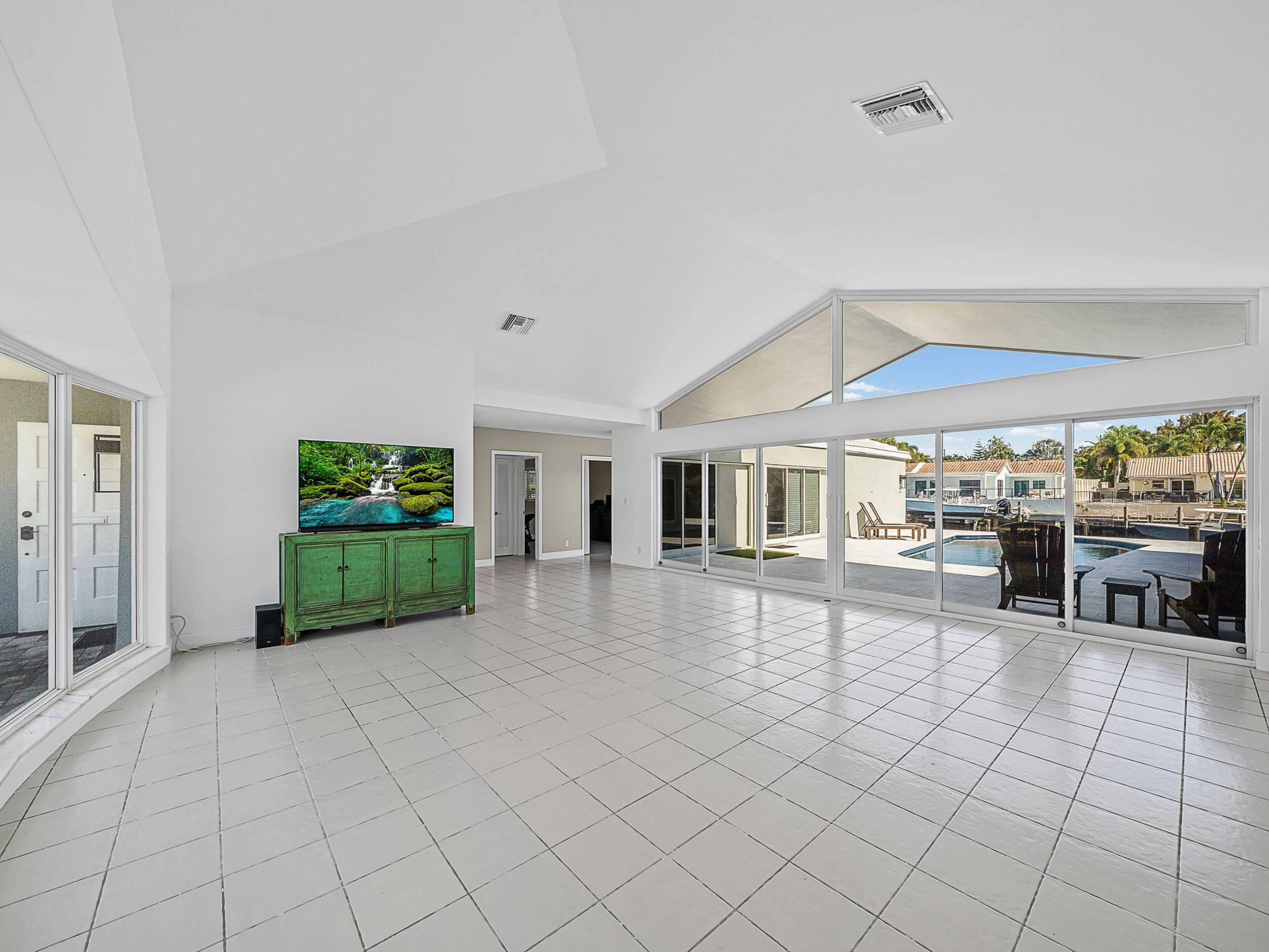 830 Cypress Way Boca Raton, FL 33486 - Photo 7 of 22 Living Room