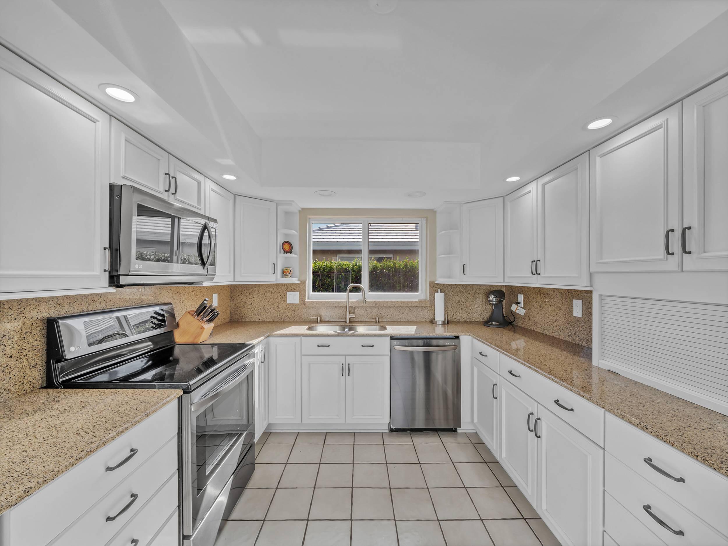 830 Cypress Way Boca Raton, FL 33486 - Photo 9 of 22 Kitchen2