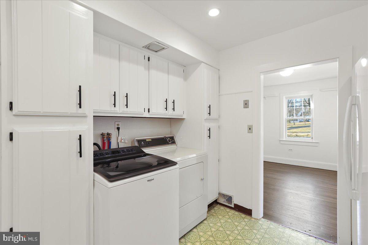 43 Wilburtha Road Ewing, NJ 08628 - Photo 14 of 37
