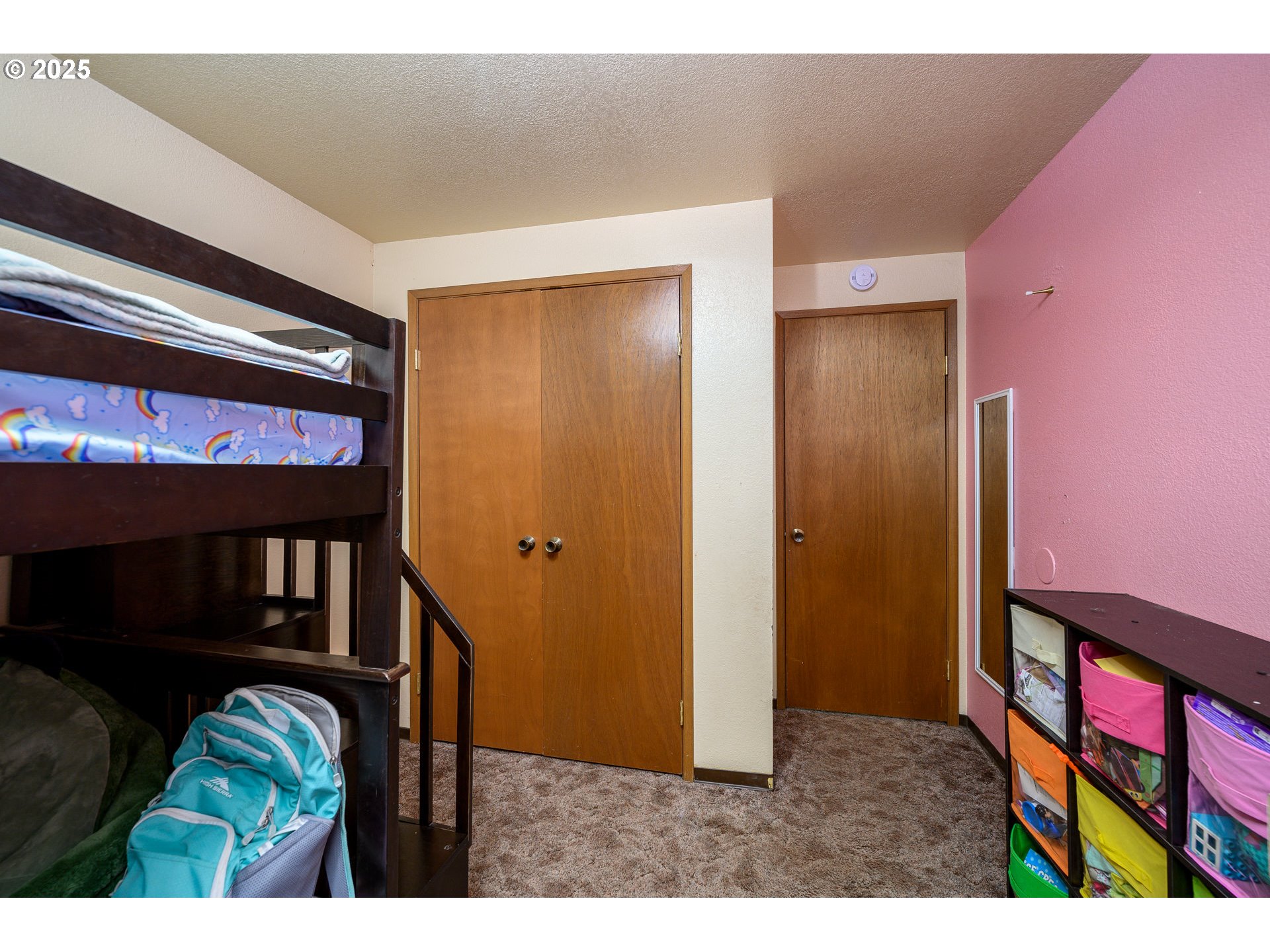 714 South Meridian Street Newberg, OR 97132 - Photo 17 of 35 a living room with furniture and a window