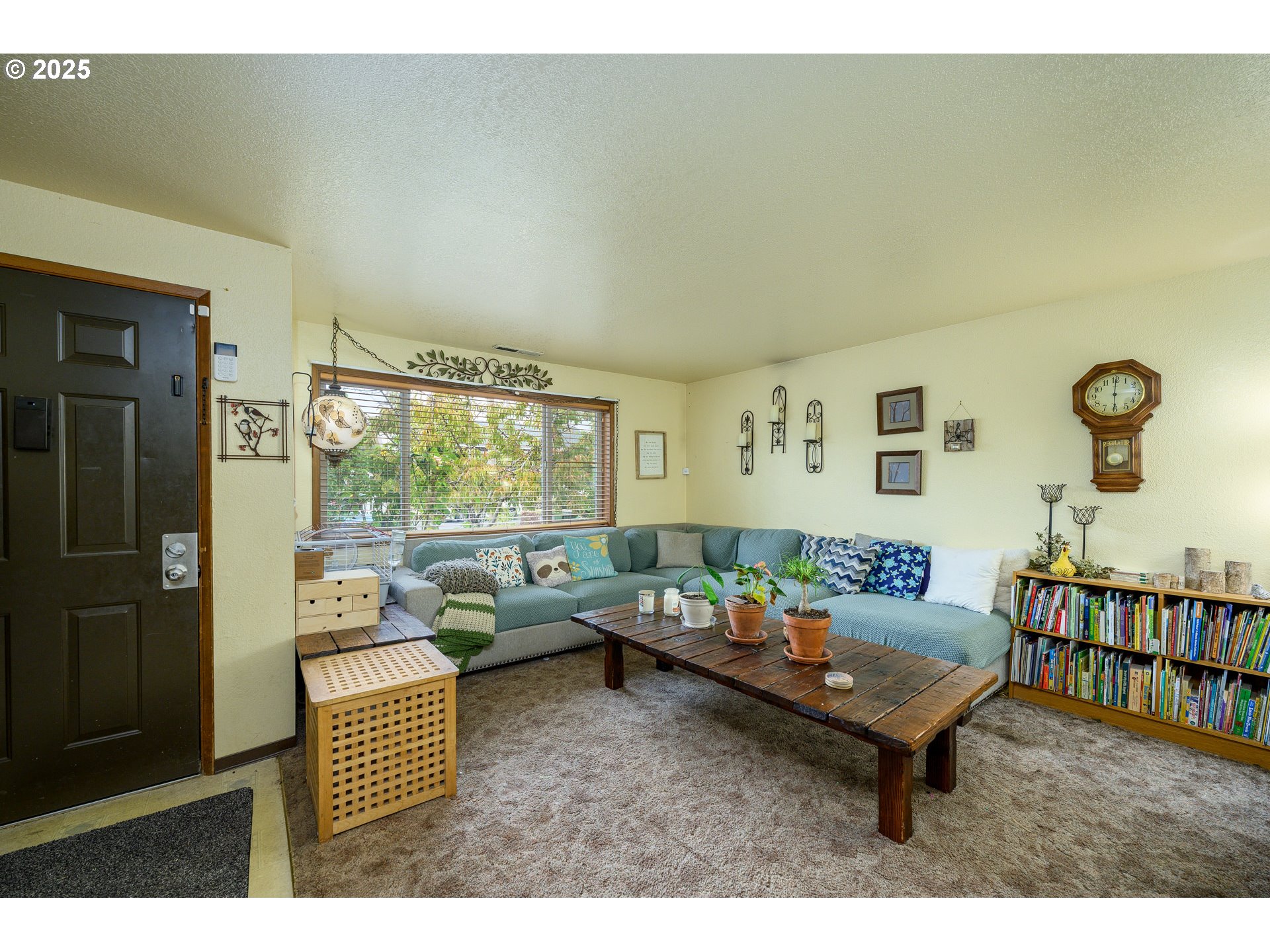714 South Meridian Street Newberg, OR 97132 - Photo 27 of 35 a living room with furniture and a large window