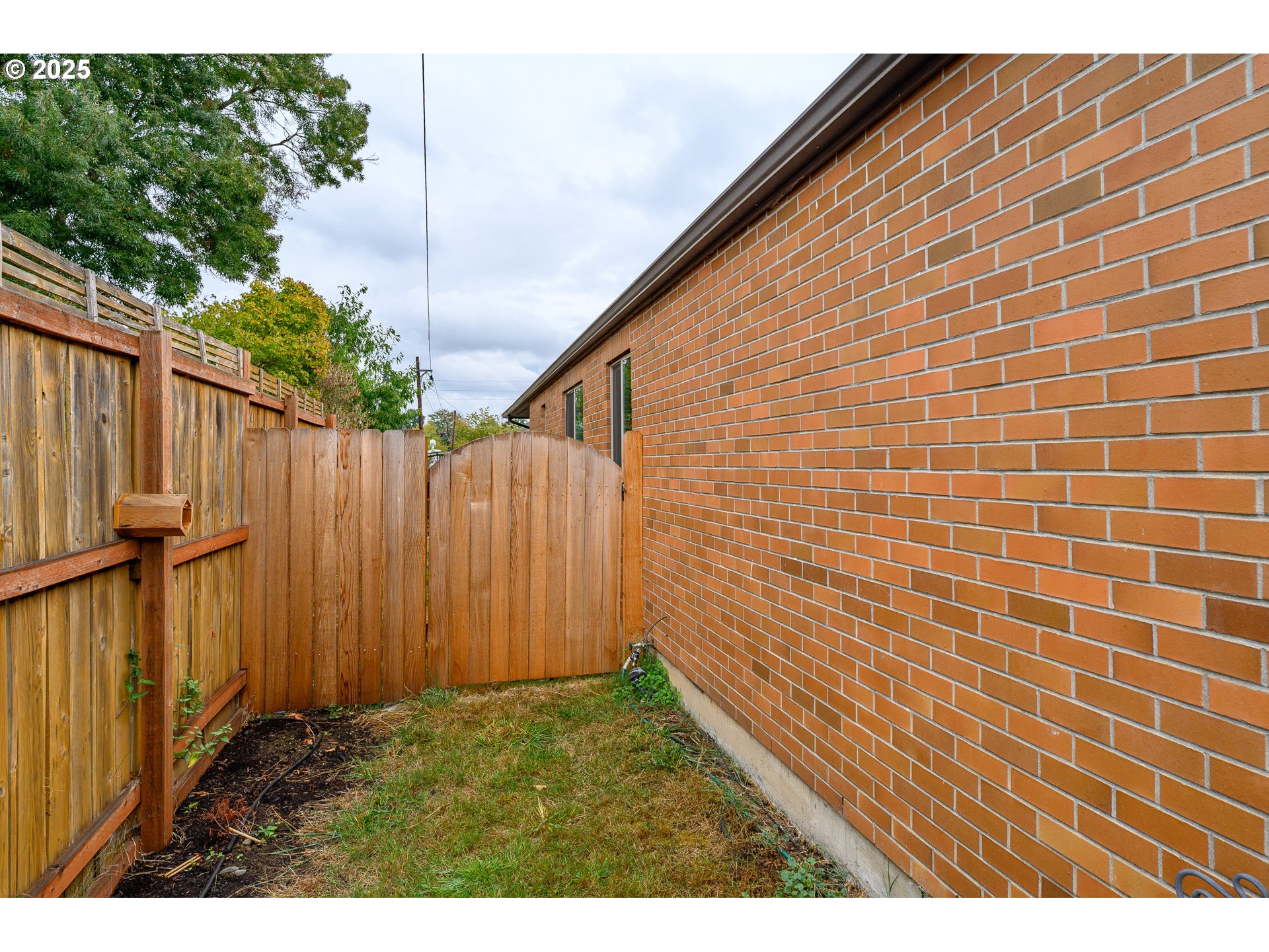 714 South Meridian Street Newberg, OR 97132 - Photo 3 of 35 a view of a backyard