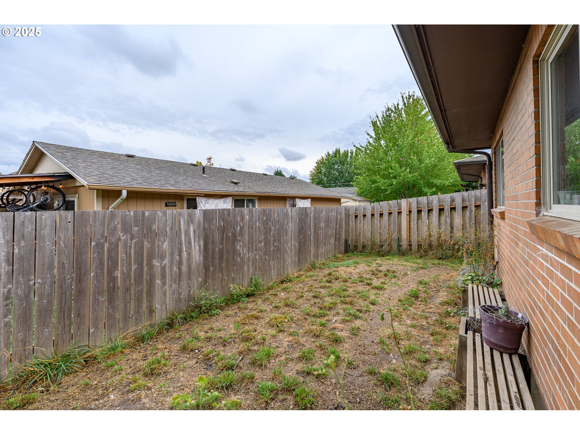 714 South Meridian Street Newberg, OR 97132 - Photo 6 of 35 a backyard of a house