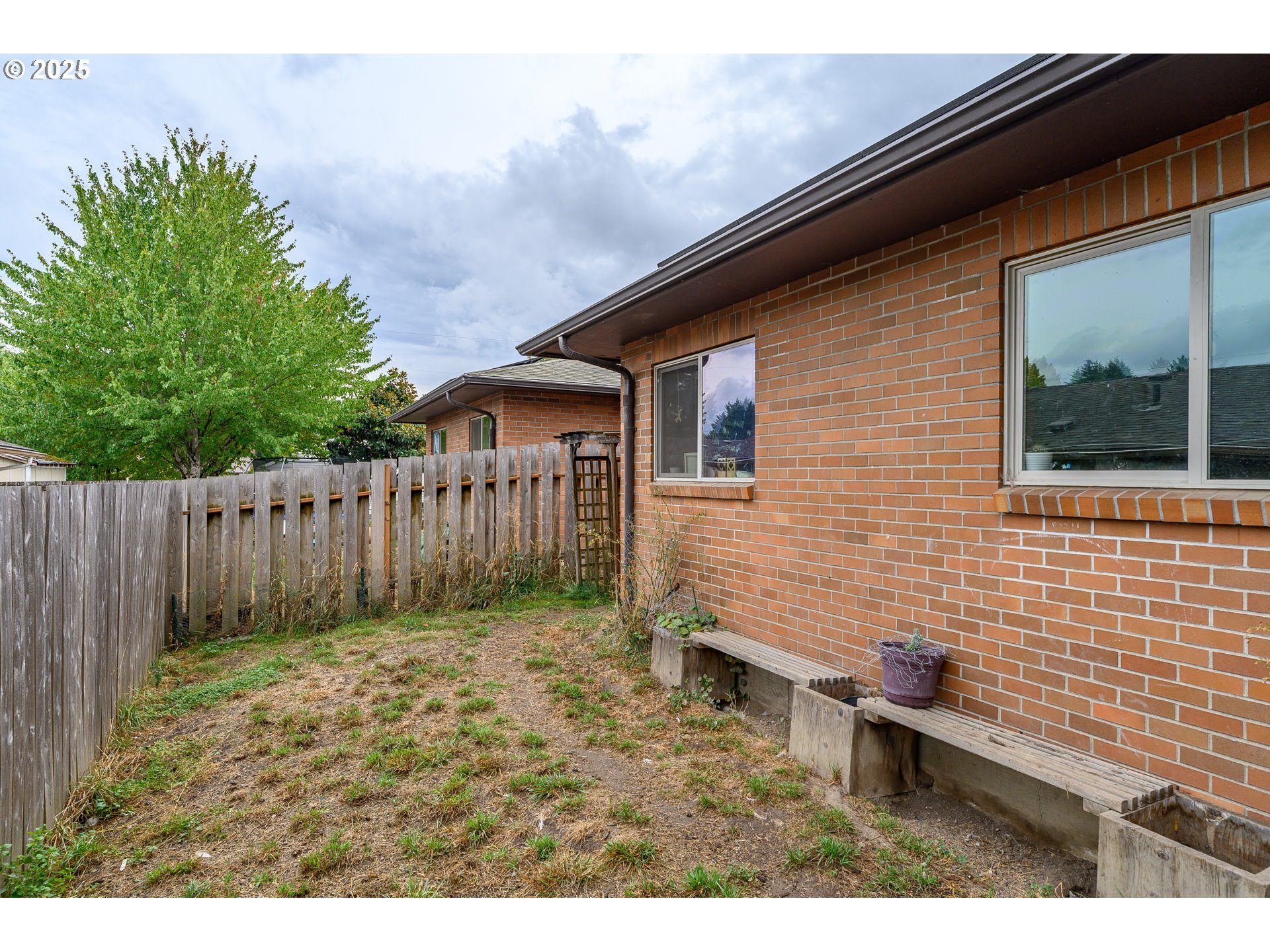 714 South Meridian Street Newberg, OR 97132 - Photo 8 of 35 a backyard of a house with lots of green space
