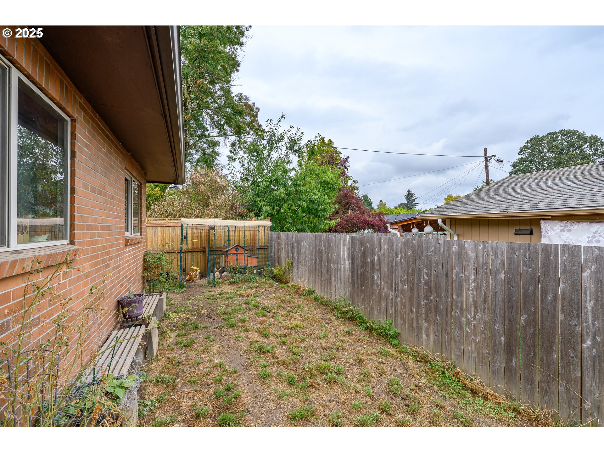 714 South Meridian Street Newberg, OR 97132 - Photo 9 of 35 a view of backyard with wooden fence