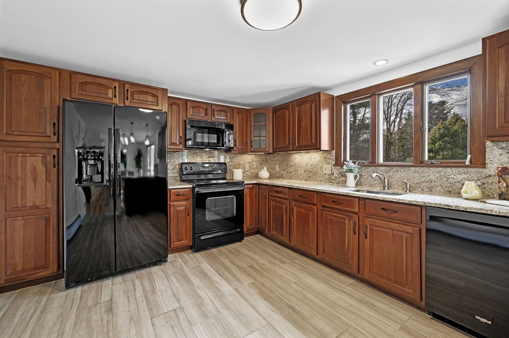 4 Rogers Road Peabody, MA 01960 - Photo 9 of 36 Gallery Image 9