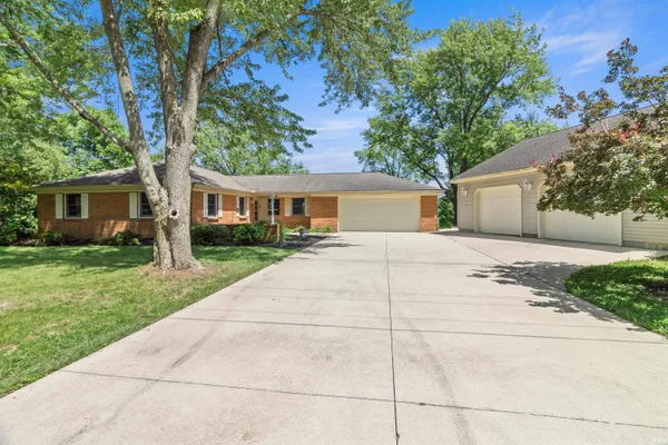 $339,000 | 12 Clamme Court, Hartford City, IN 47348