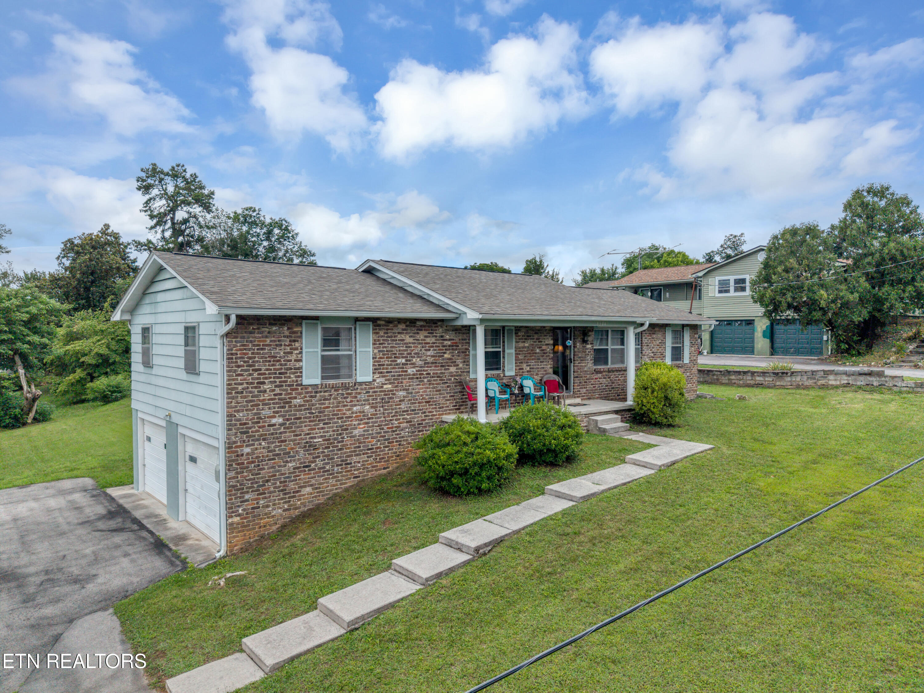 9504 Bob Gray Road Knoxville, TN 37923 - Photo 3 of 46 DJI_20260623115341_0083_D-2