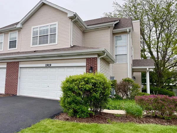 $2,500 | 1919 Golden Gate Lane, Naperville, IL 60563