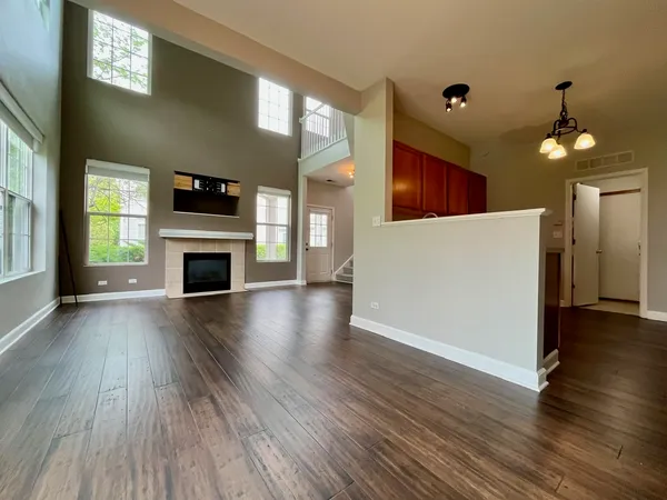 $2,500 | 1919 Golden Gate Lane, Naperville, IL 60563
