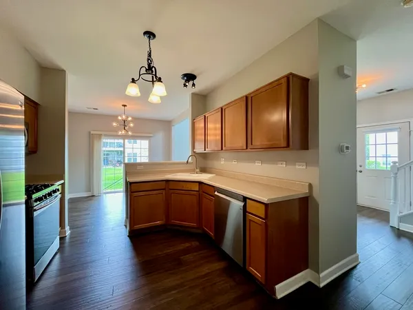 $2,500 | 1919 Golden Gate Lane, Naperville, IL 60563