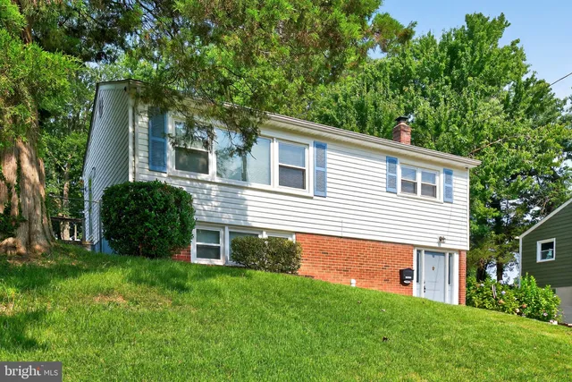 $429,000 | 13430 Greenacre Drive, Woodbridge, VA 22191