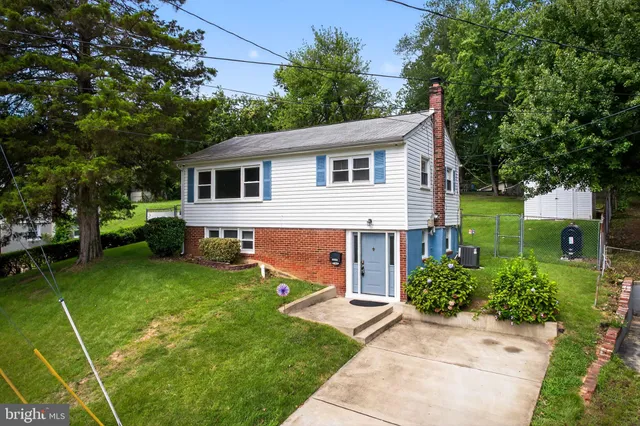 $429,000 | 13430 Greenacre Drive, Woodbridge, VA 22191