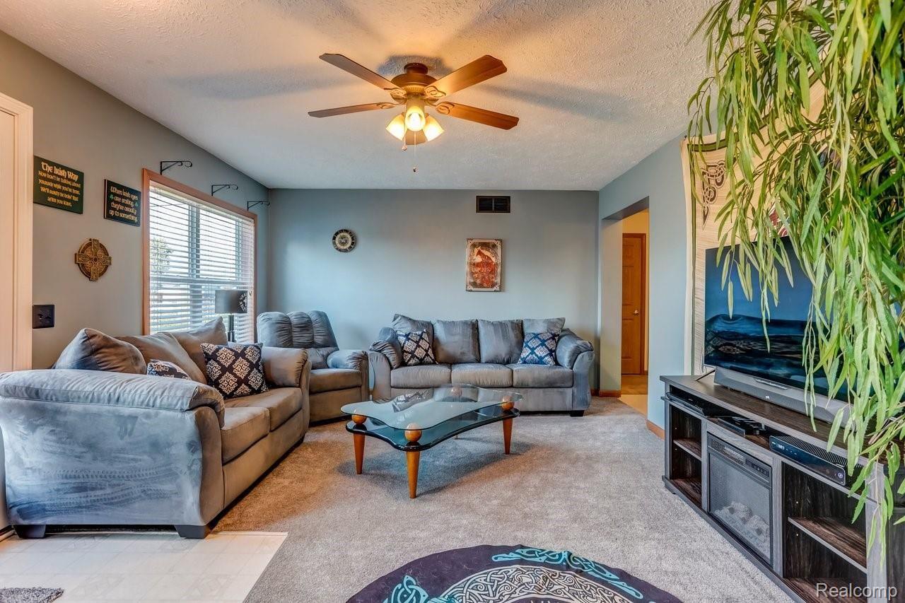 7336 Edlane Road Algonac, MI 48001 - Photo 5 of 29 7336 Edlane Road, Clay Township, MI-5.jpg-SMALL