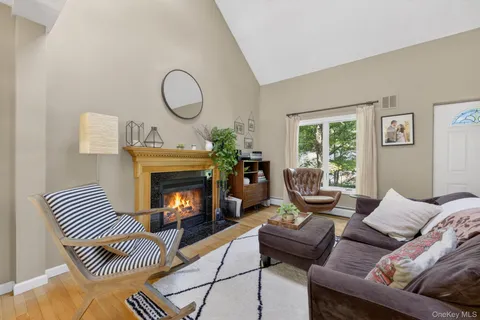 $560,000 | 305 Oak Lane, Newburgh, NY 12550
