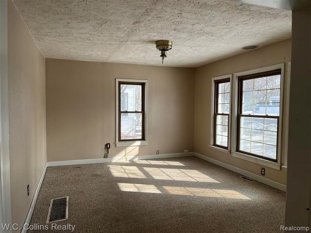 6380 West Marlette Road Marlette, MI 48453 - Photo 3 of 28 Living Room