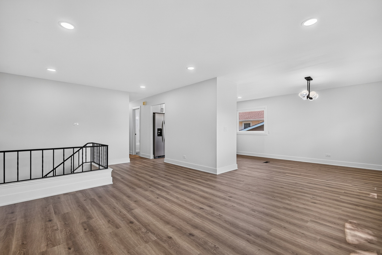 405 West Newport Road Hoffman Estates, IL 60169 - Photo 5 of 30