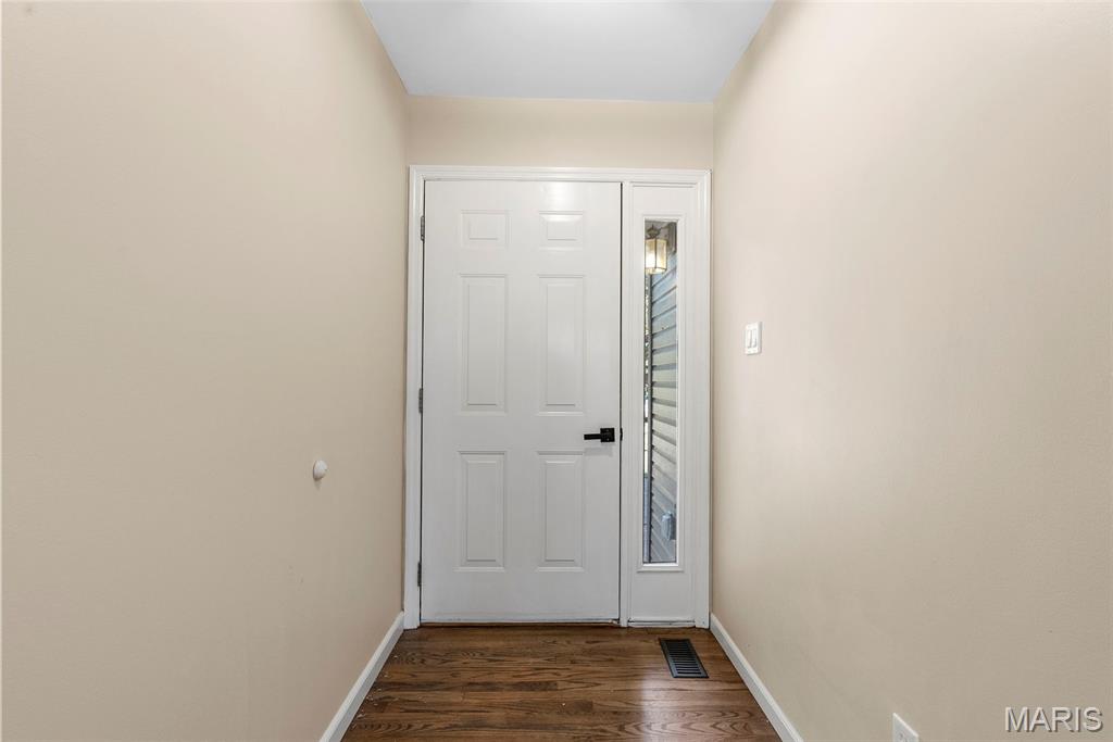 1362 Hunters Hollow Court Eureka, MO 63025 - Photo 3 of 28