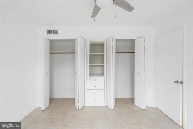 an empty room with a empty space