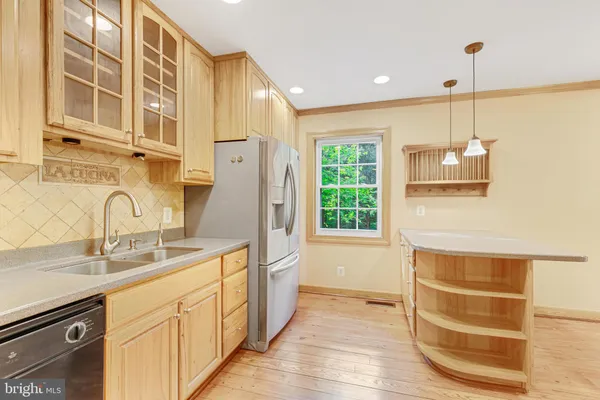 $3,400 | 10401 Courthouse Drive, Fairfax, VA 22030