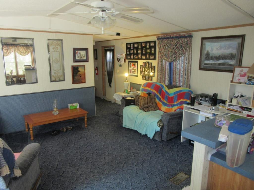 823 Oak Hills Road Mosheim, TN 37818 - Photo 2 of 20 living room