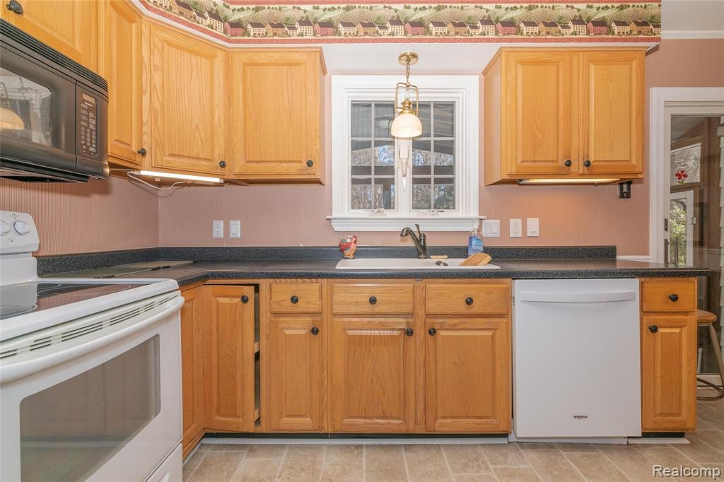 6025 Brighton Road Brighton, MI 48116 - Photo 8 of 45