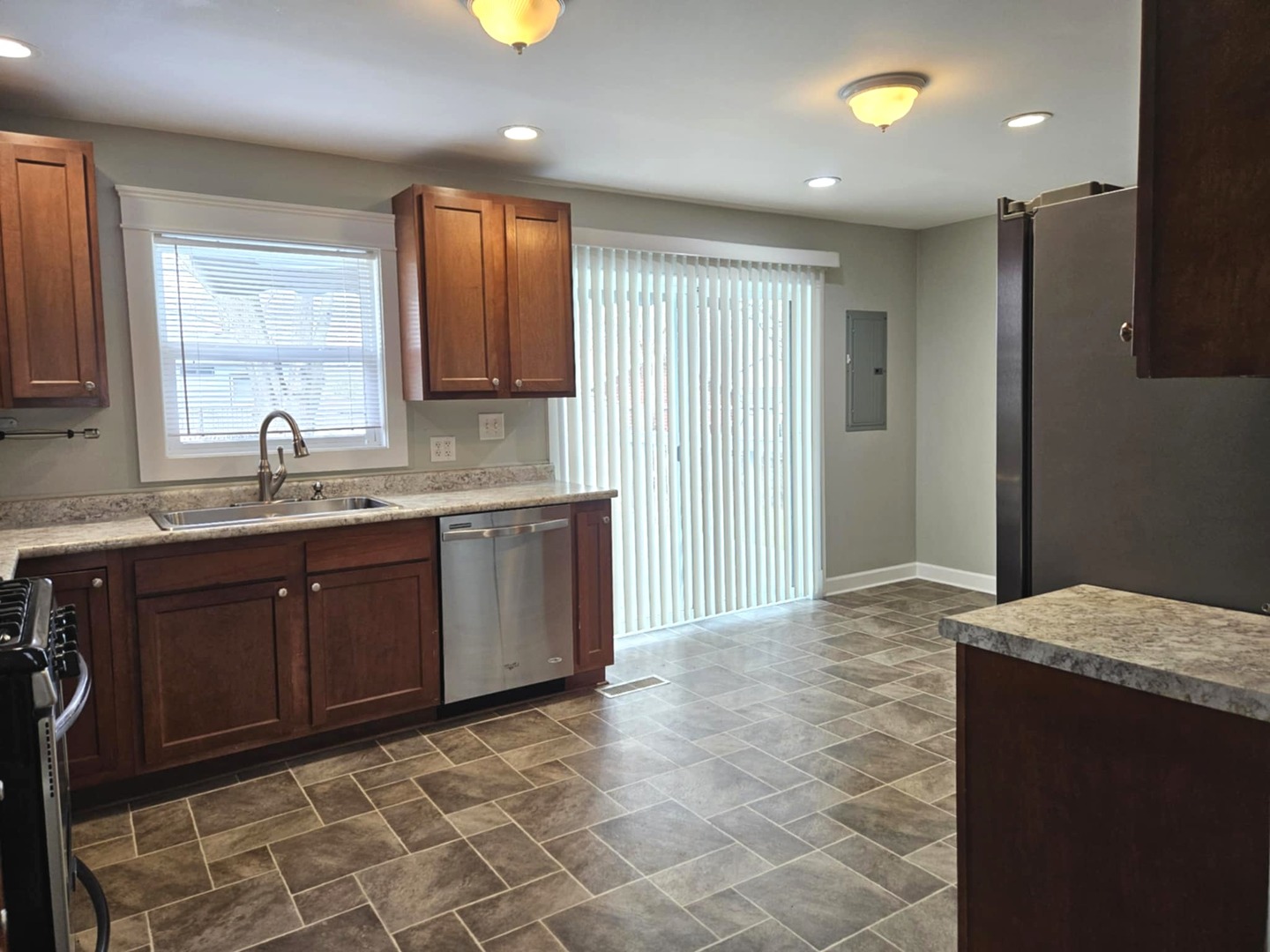 424 Haller Avenue Romeoville, IL 60446 - Photo 3 of 11 Gallery Image 3