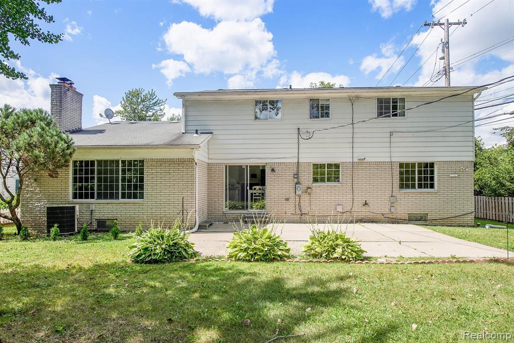 20160 Holiday Road Grosse Pointe Woods, MI 48236 - Photo 22 of 23