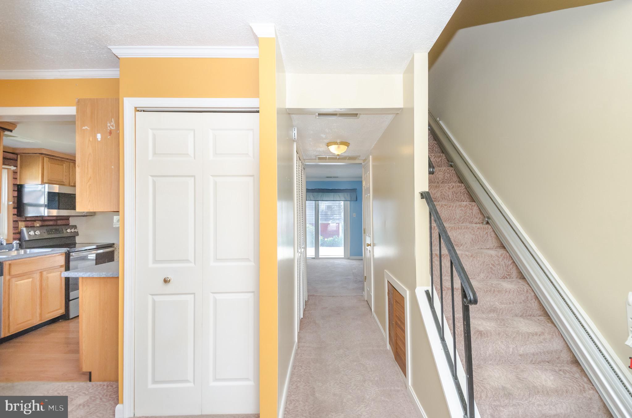 151 Dunlap Road Pasadena, MD 21122 - Photo 4 of 10 Entry