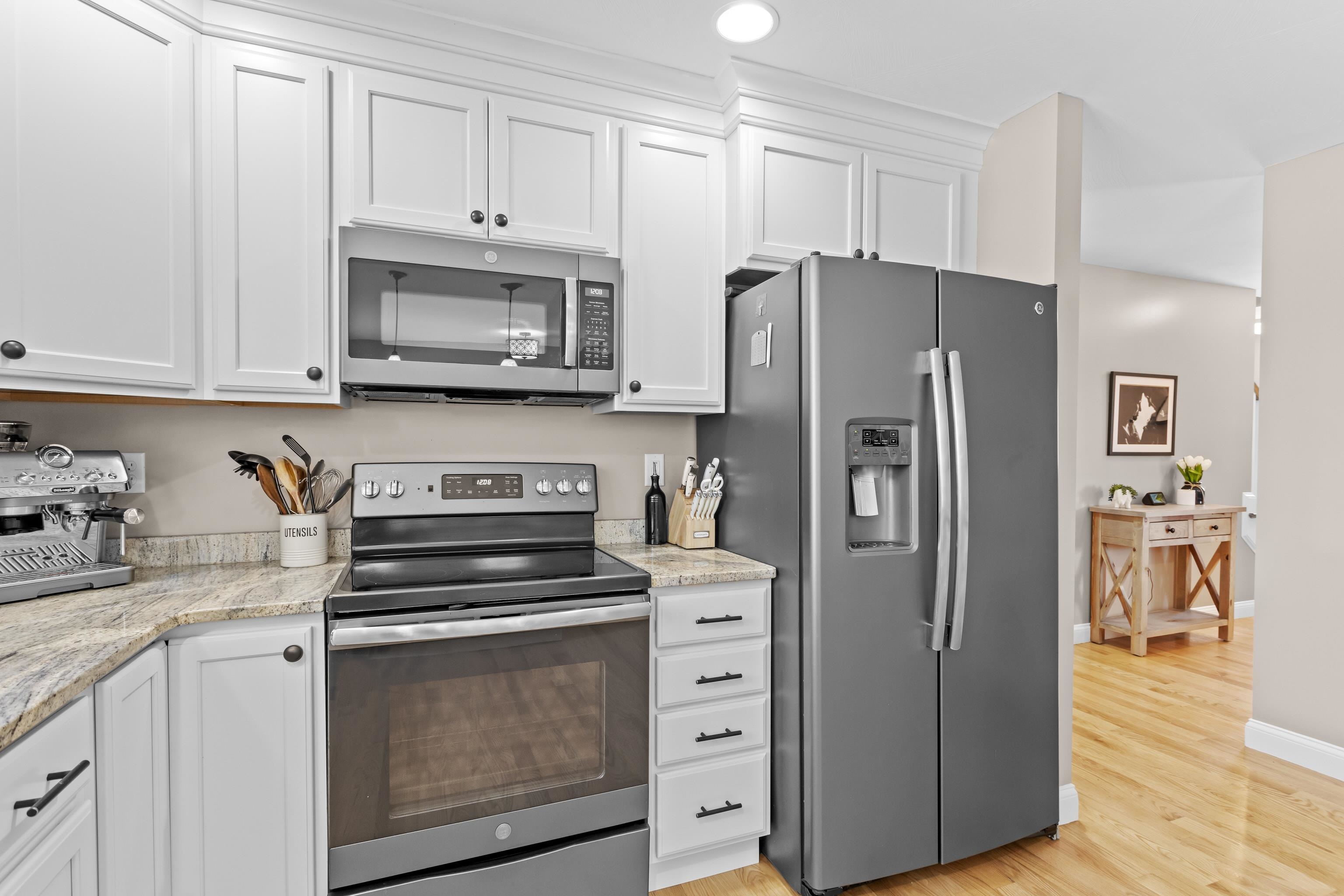 63 Hardy Road, Unit B Londonderry, NH 03053 - Photo 11 of 29