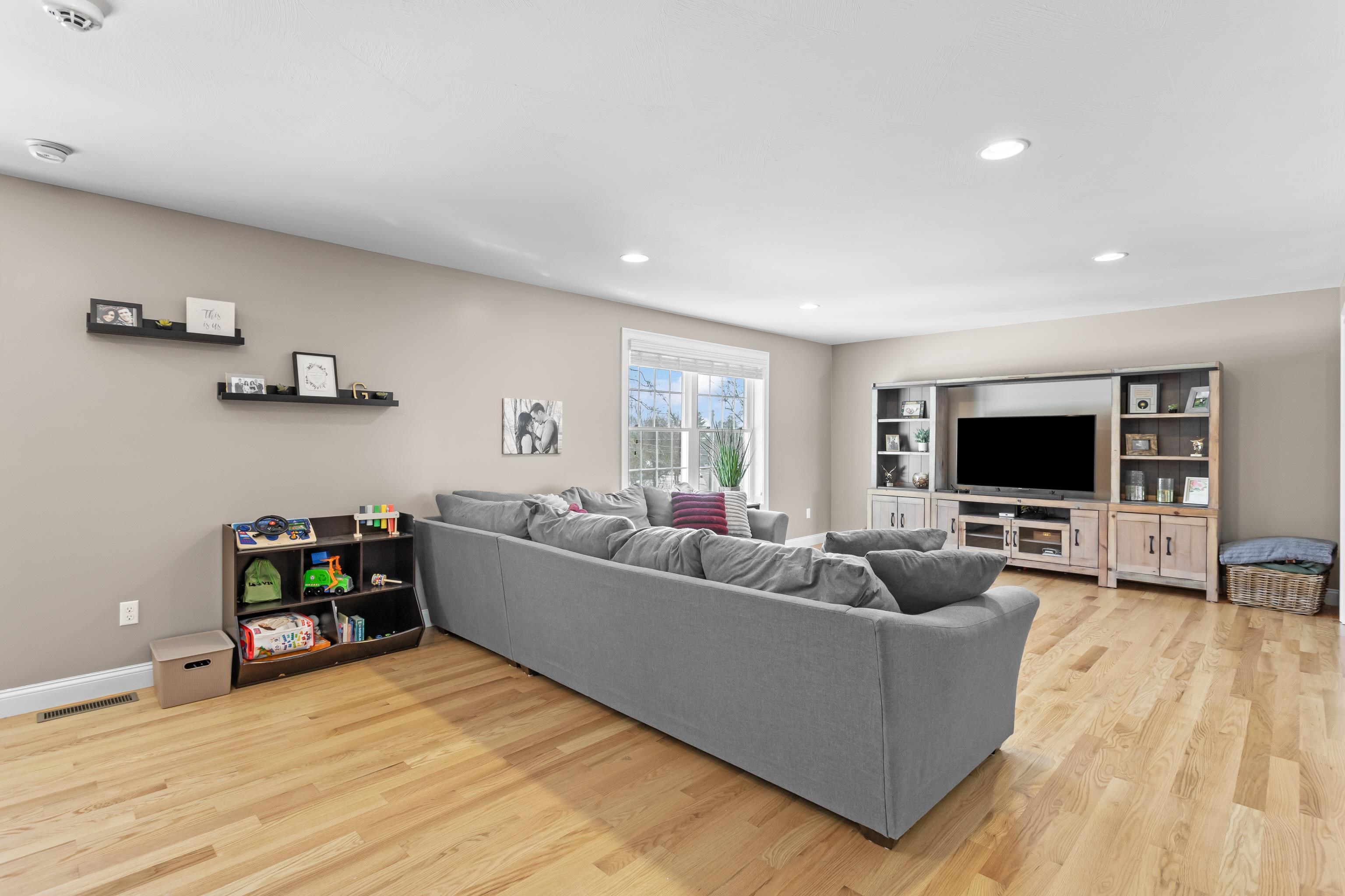 63 Hardy Road, Unit B Londonderry, NH 03053 - Photo 18 of 29