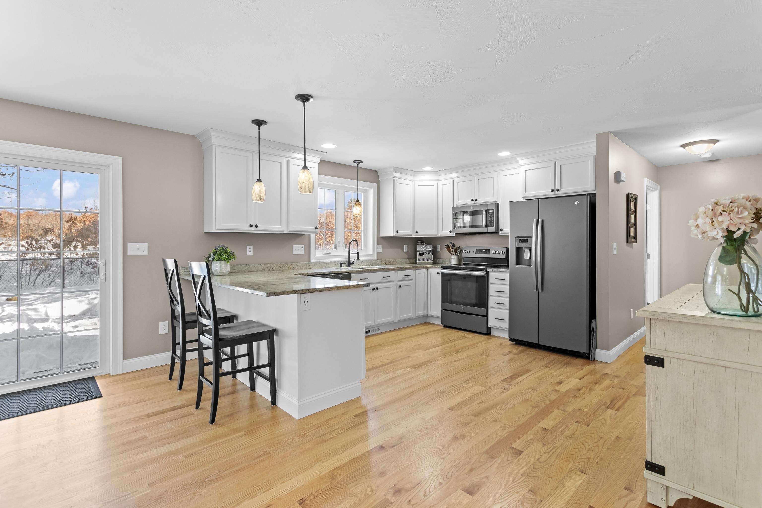 63 Hardy Road, Unit B Londonderry, NH 03053 - Photo 4 of 29