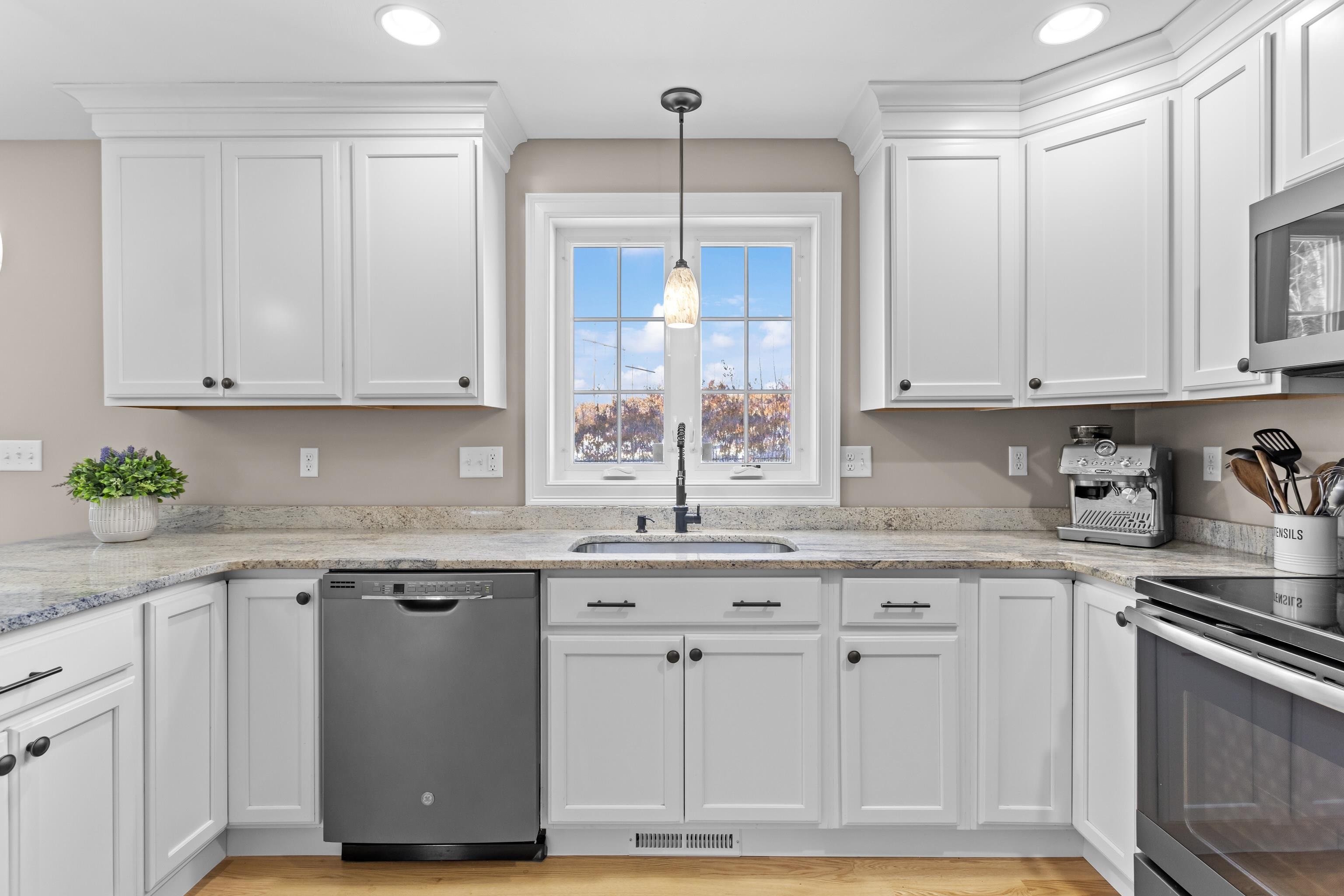 63 Hardy Road, Unit B Londonderry, NH 03053 - Photo 8 of 29