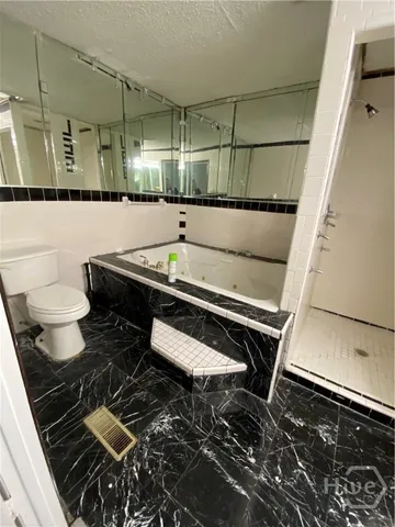 $1,300 | 1611 East Henry Street, Unit B, Savannah, GA 31404