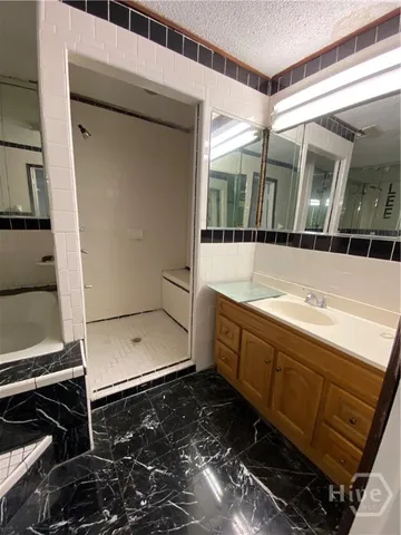 $1,300 | 1611 East Henry Street, Unit B, Savannah, GA 31404