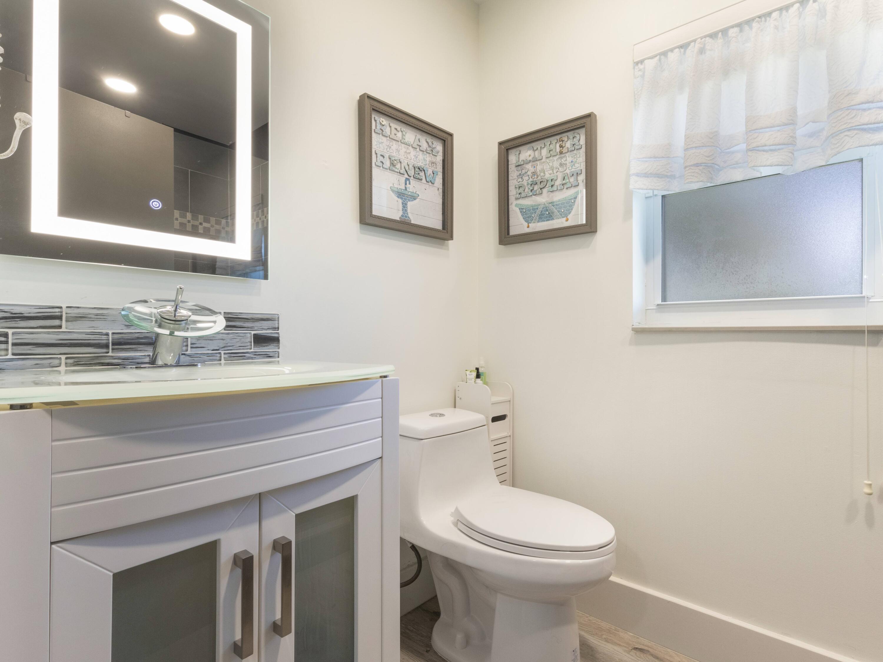 8652 Overset Lane Boca Raton, FL 33496 - Photo 19 of 42 Guest Bathroom