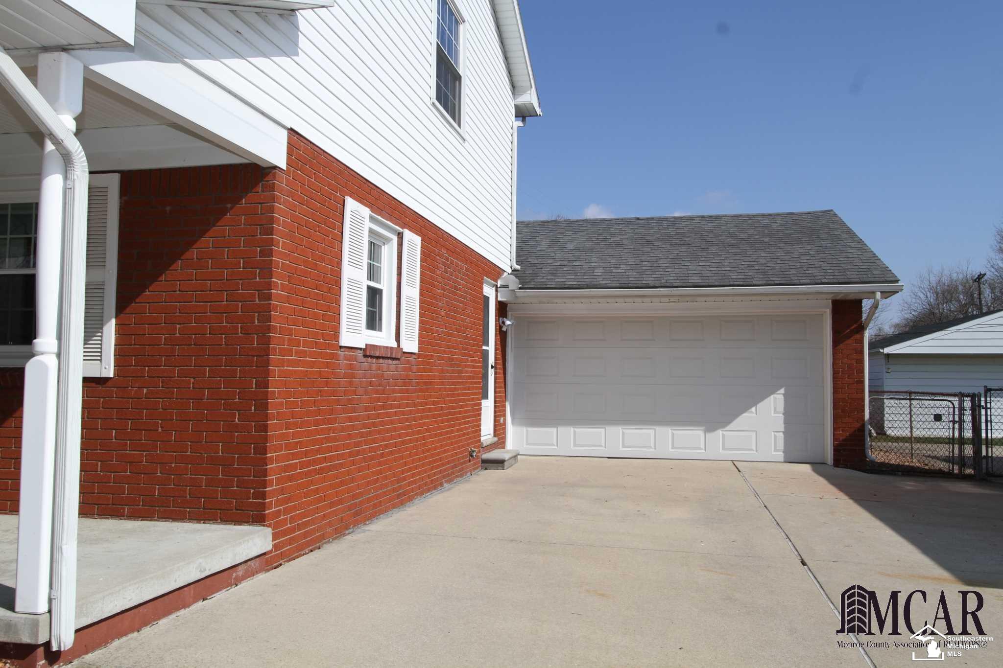 2468 North Custer Road Monroe, MI 48162 - Photo 3 of 45