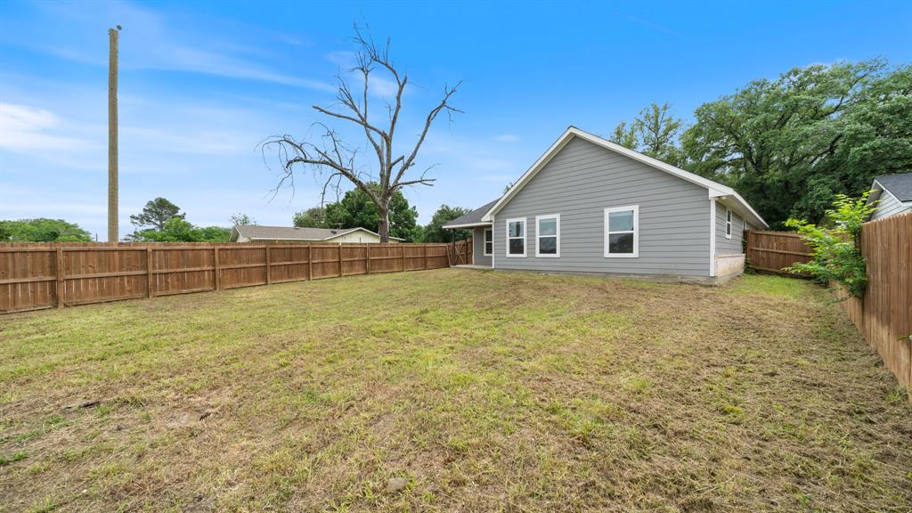 207 East McCoulskey Street Terrell, TX 75160 - Photo 22 of 29 a view of a backyard with a garden
