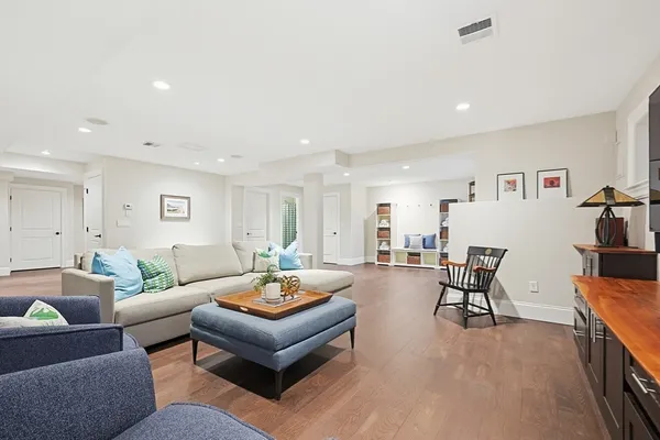 $3,000,000 | 194 Lindbergh Avenue, Needham, MA 02494