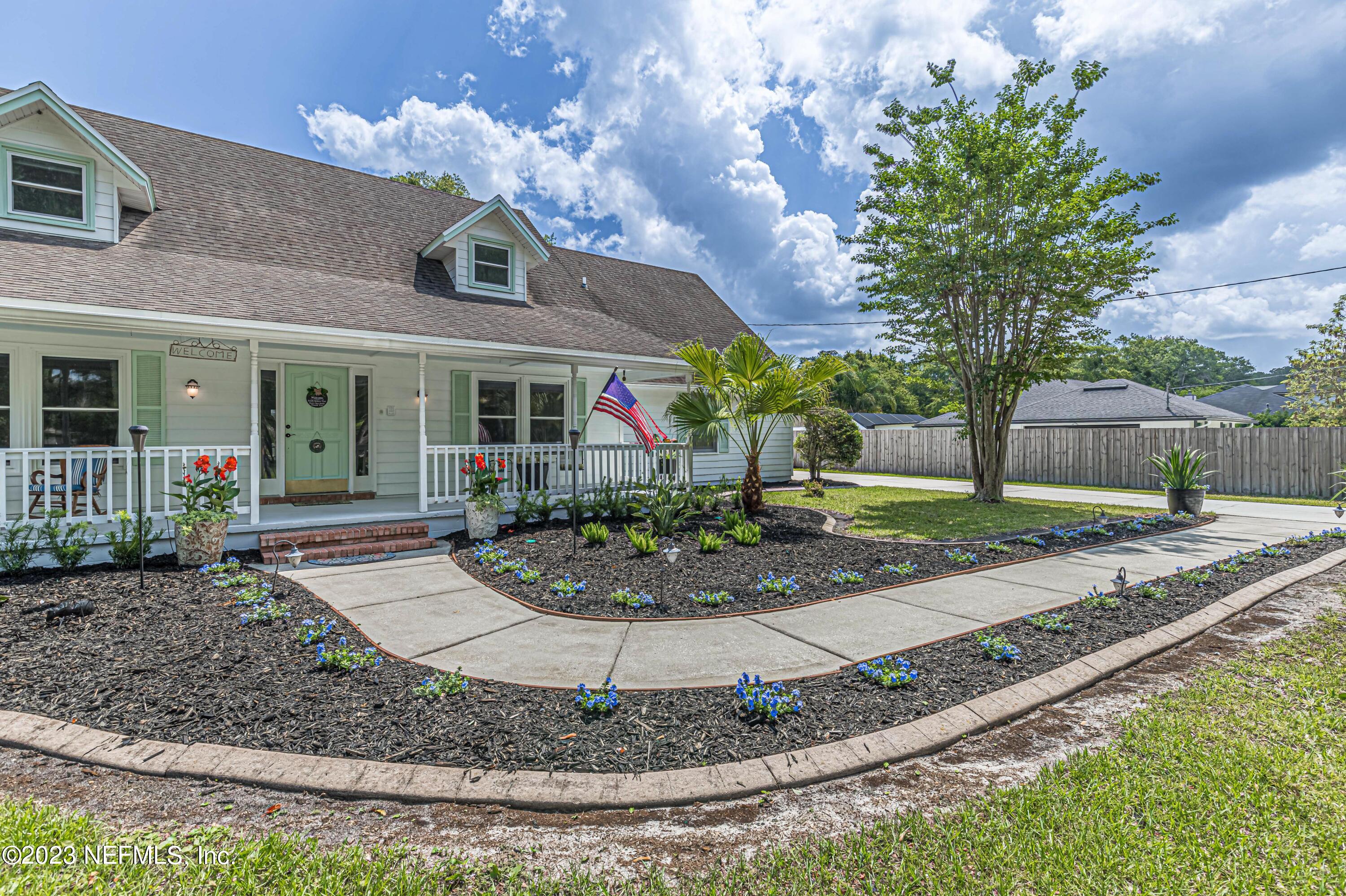 520 Roberts Road St. Johns, FL 32259 - Photo 2 of 81 a front view of a house with garden