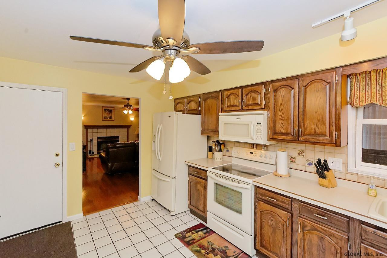 98 Putnam Road Rotterdam, NY 12306 - Photo 8 of 30 Photo 8