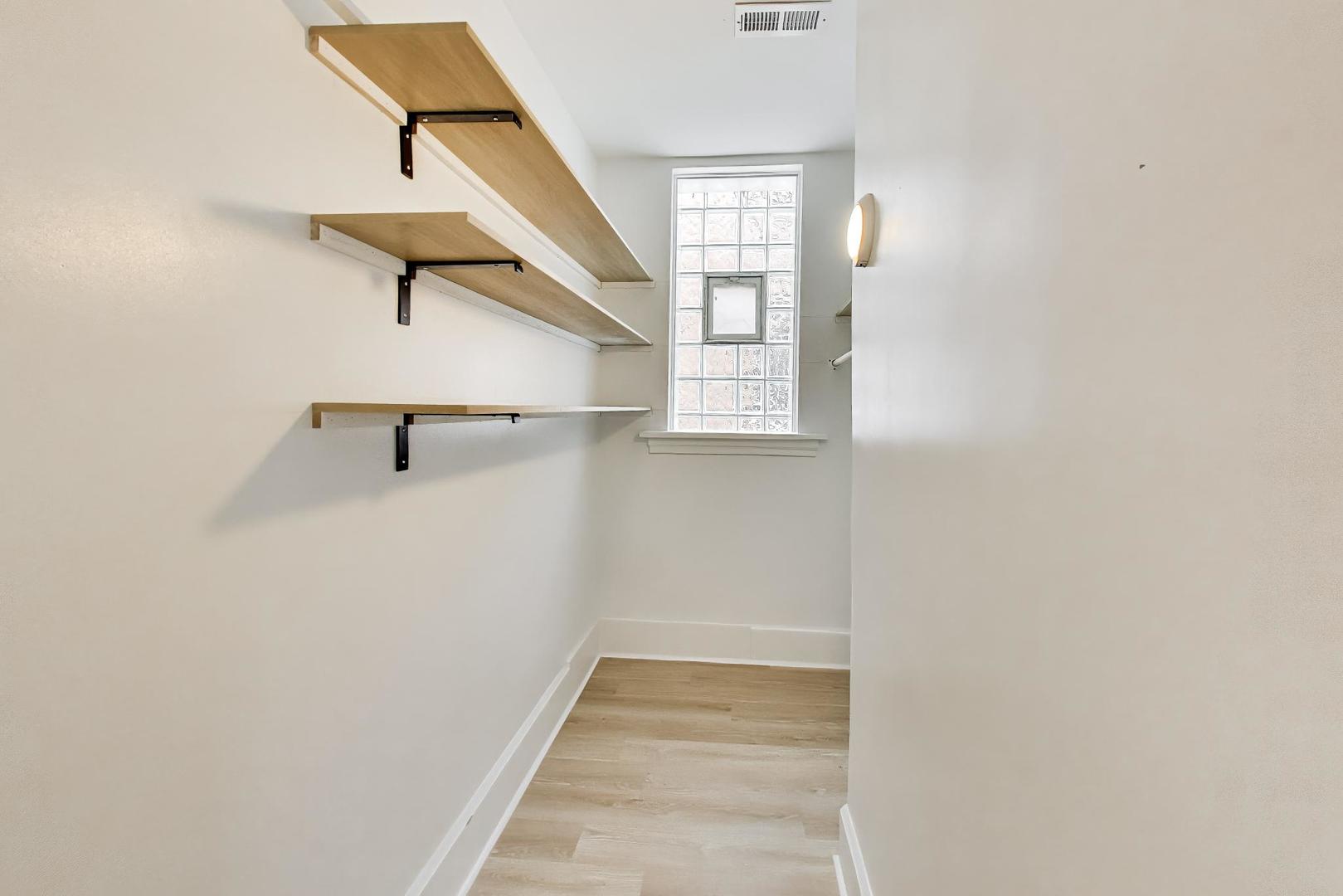 1646 West Byron Street, Unit 2F Chicago, IL 60613 - Photo 15 of 27 a view of an entryway with a window
