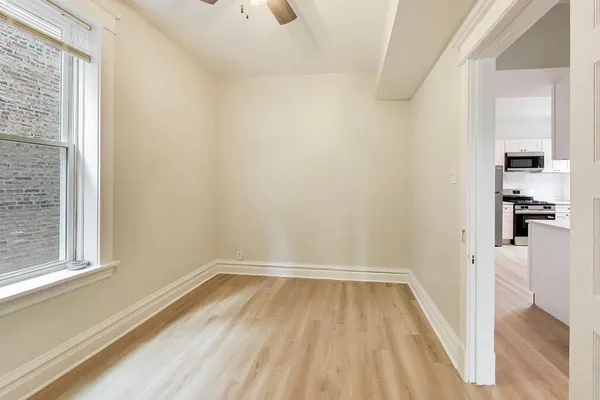 $3,300 | 1646 West Byron Street, Unit 2F, Chicago, IL 60613