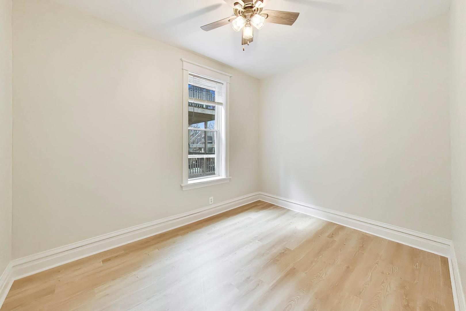 1646 West Byron Street, Unit 2F Chicago, IL 60613 - Photo 22 of 27 an empty room with windows