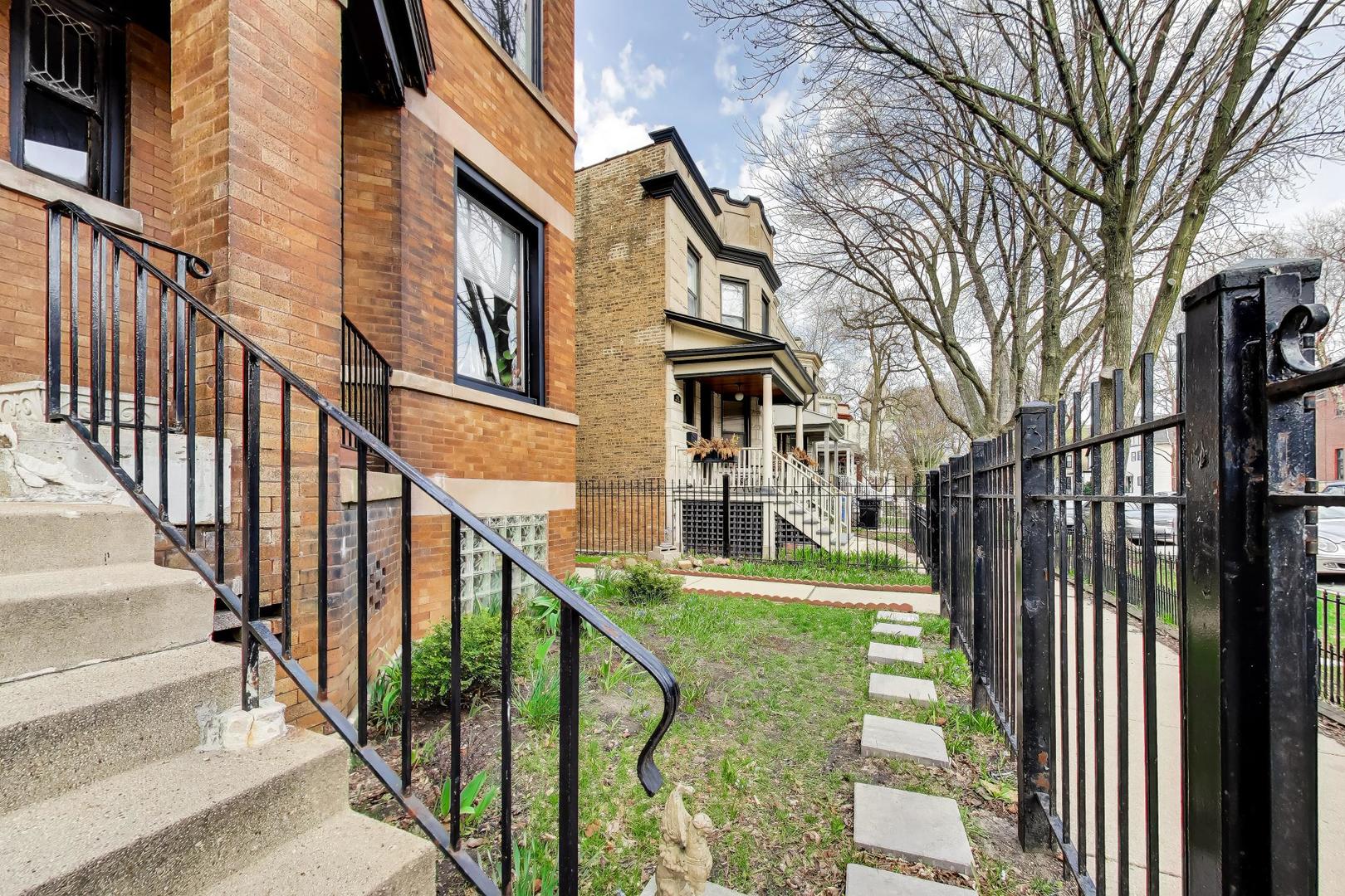 1646 West Byron Street, Unit 2F Chicago, IL 60613 - Photo 3 of 23