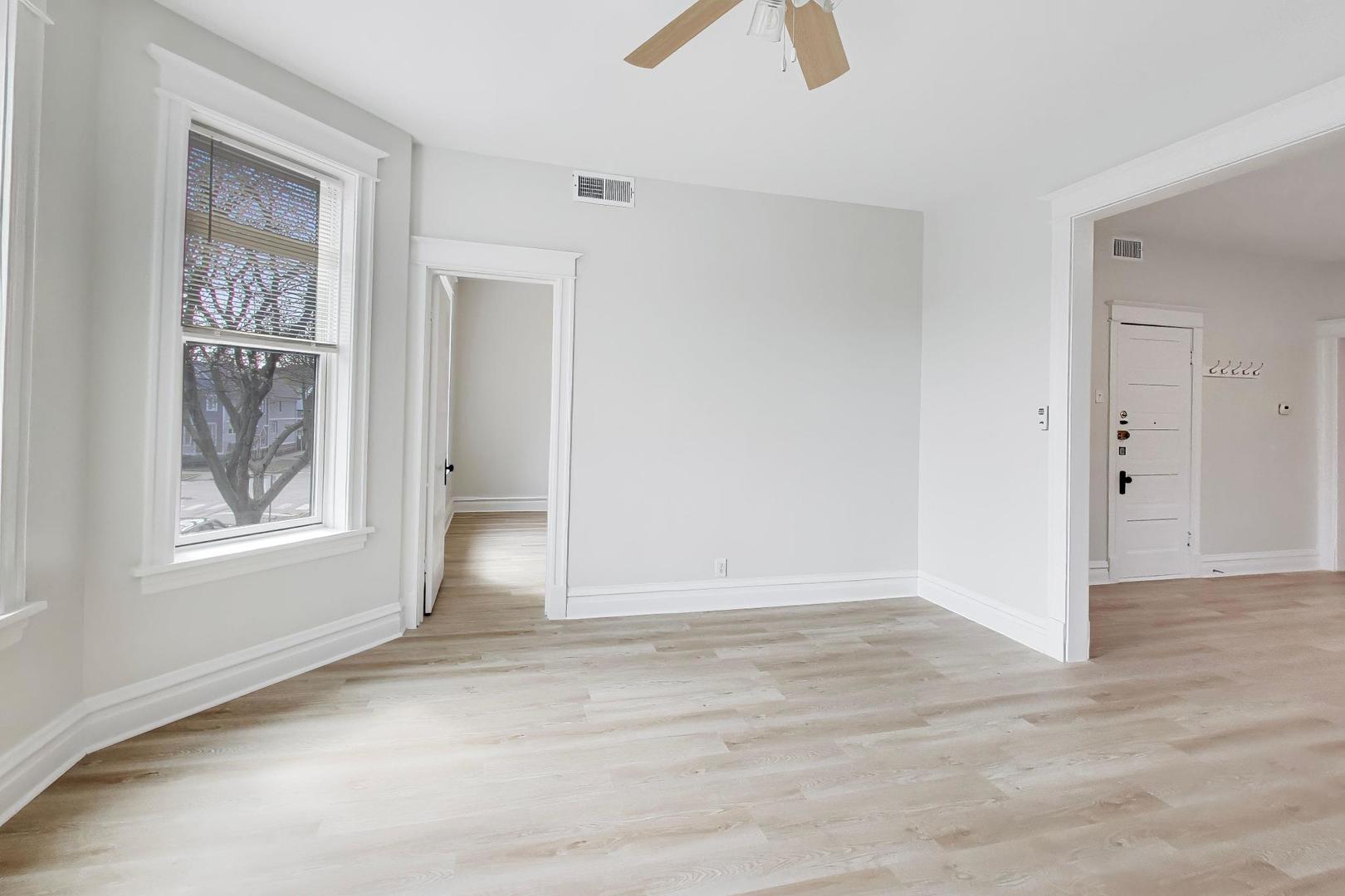 1646 West Byron Street, Unit 2F Chicago, IL 60613 - Photo 7 of 27 an empty room with windows and closet